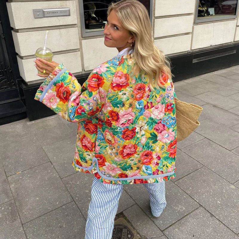 Liva – Gewatteerde Jas met Bloemenprint