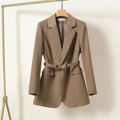 Damesblazer met ceintuur – Getailleerd model met reverskraag