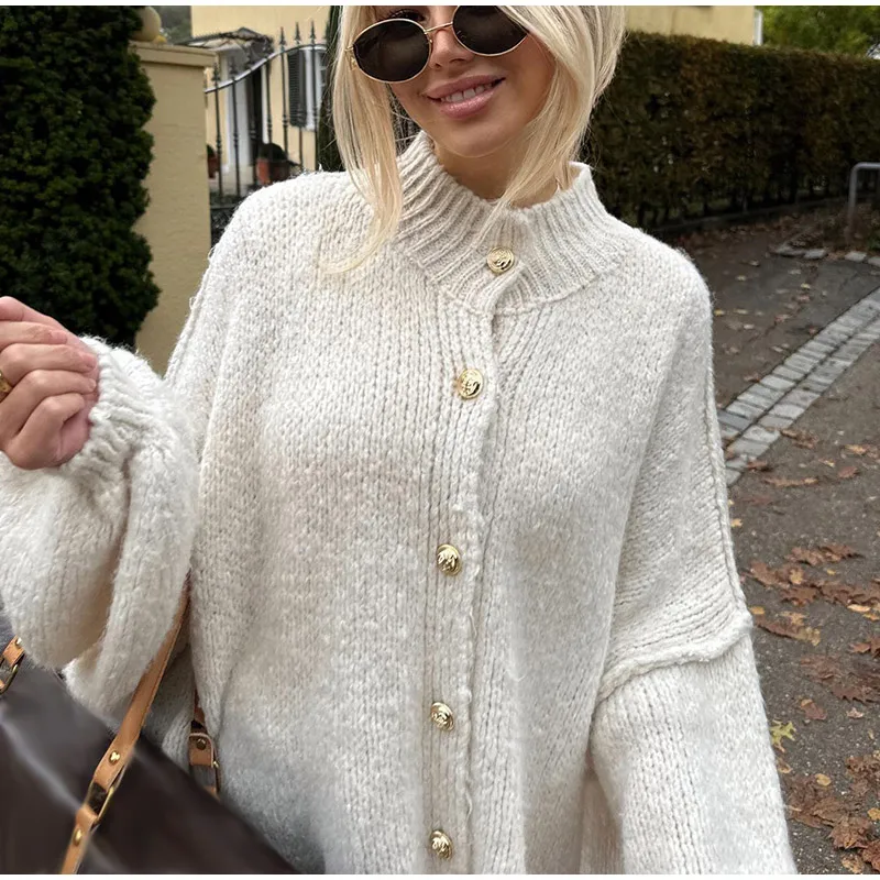 Gebreid damesvest met knopen – Oversized model met ballonmouwen