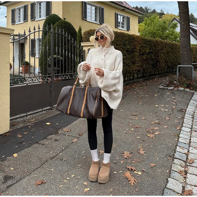 Gebreid damesvest met knopen – Oversized model met ballonmouwen