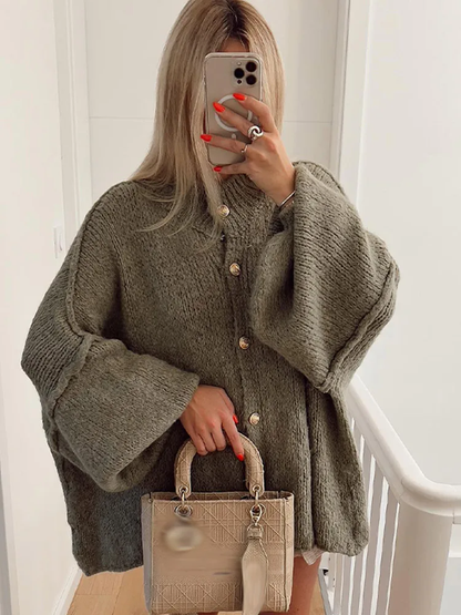 Gebreid damesvest met knopen – Oversized model met ballonmouwen