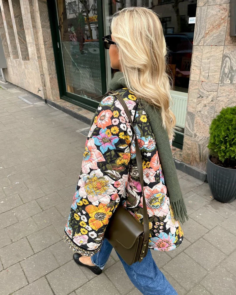 Liva – Gewatteerde Jas met Bloemenprint